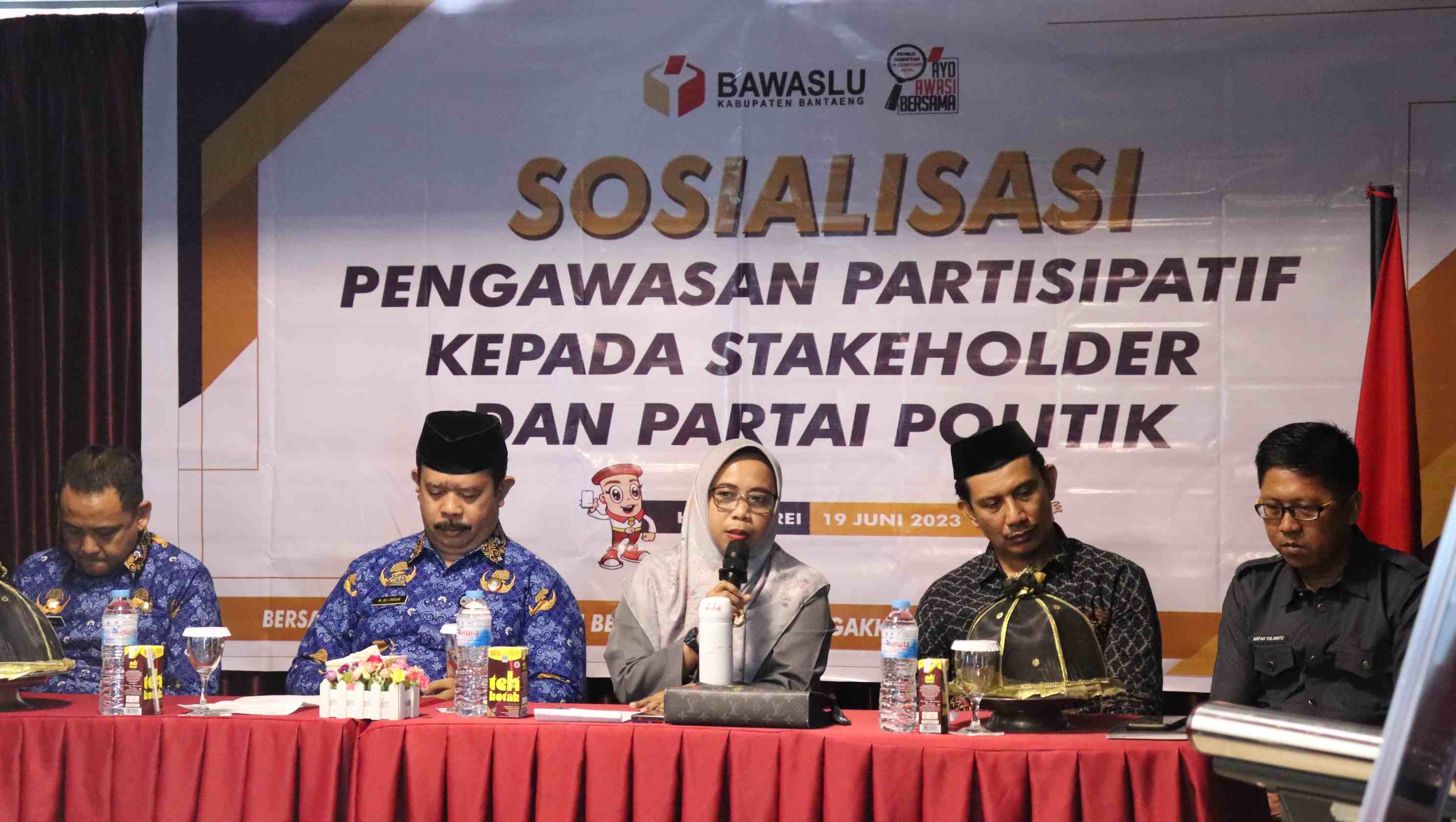 hadirkan parpol dan stakeholder bawaslu bantaeng gelar sosialisasi pengawasan partisipatif