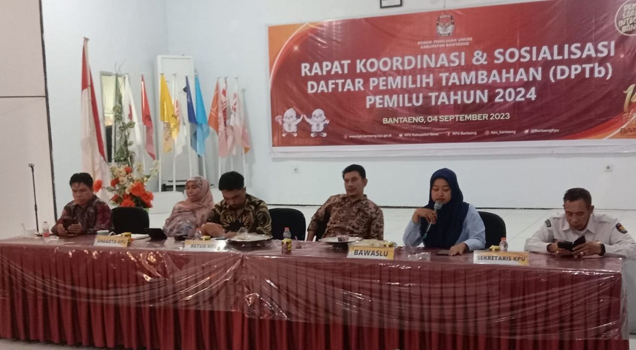 KAWAL DAFTAR PEMILIH, BAWASLU BANTAENG AWASI MELEKAT