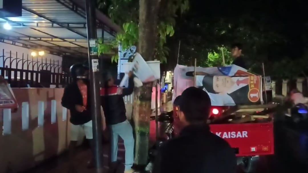 Pemasangan APK Melanggar Aturan, Satpol PP Tertibkan