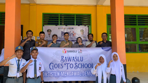 bawaslu goes to school