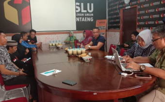 rapat dalam kantor kearsipan