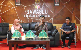 GENJOT PELAYANAN, BAWASLU BANTAENG GELAR RAPAT PENGELOLAAN DAN LAYANAN DATA DAN INFORMASI